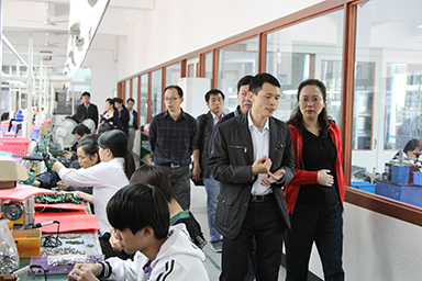 福建省委統(tǒng)戰(zhàn)部副部長(zhǎng)、省工商聯(lián)黨組書(shū)記王玲視察虹潤(rùn)公司